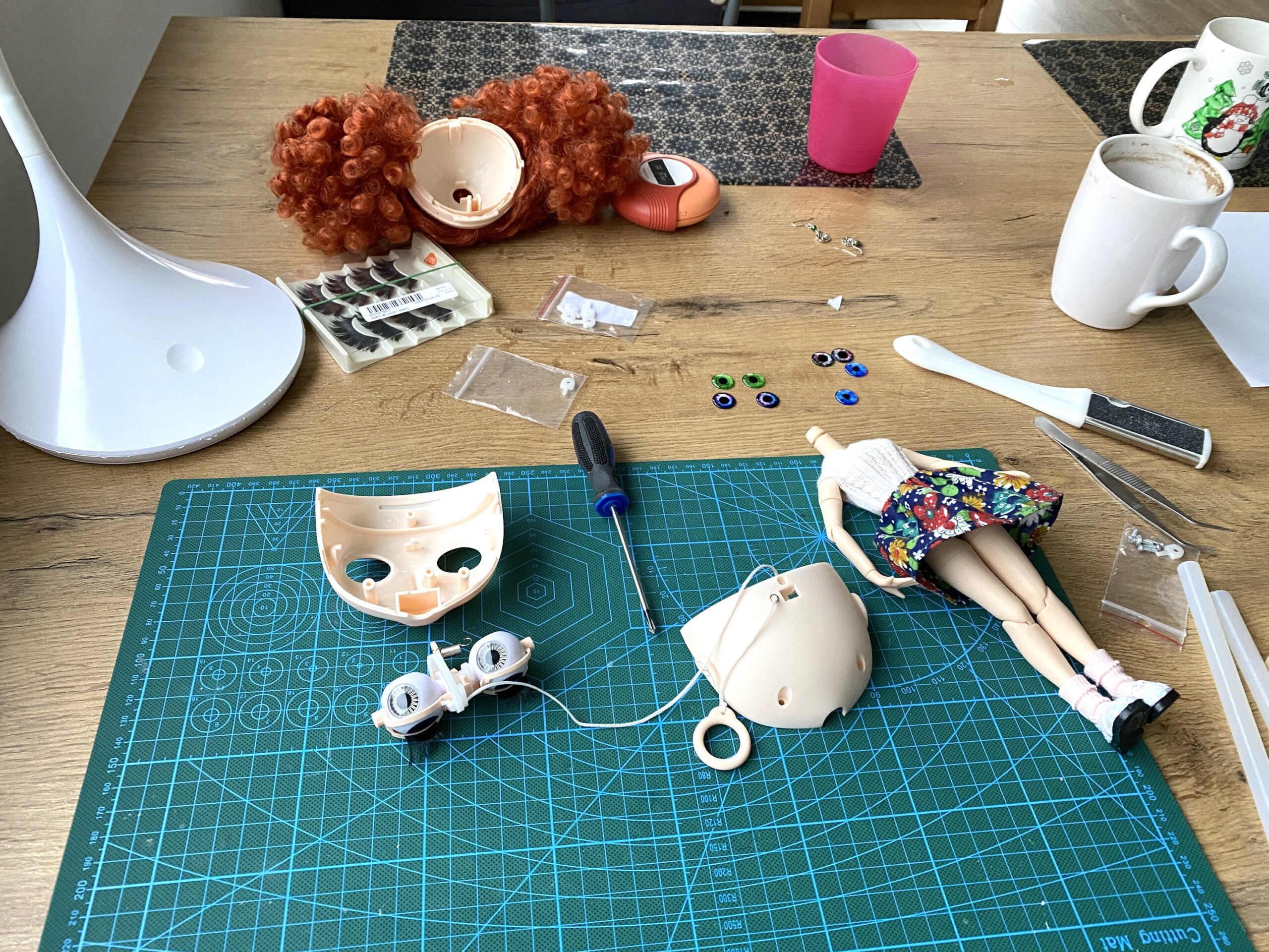 Another Blythe doll eye chips changes