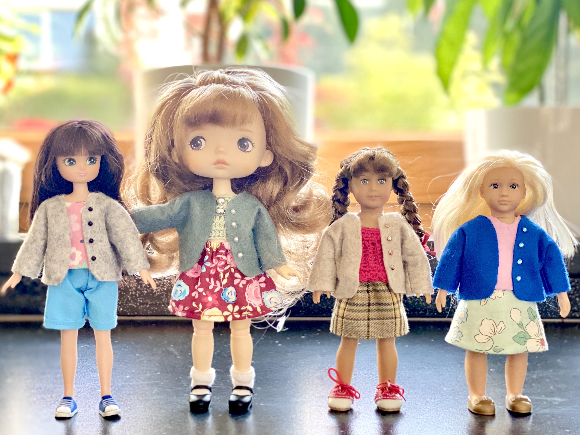 Felt cardigan pattern for small dolls